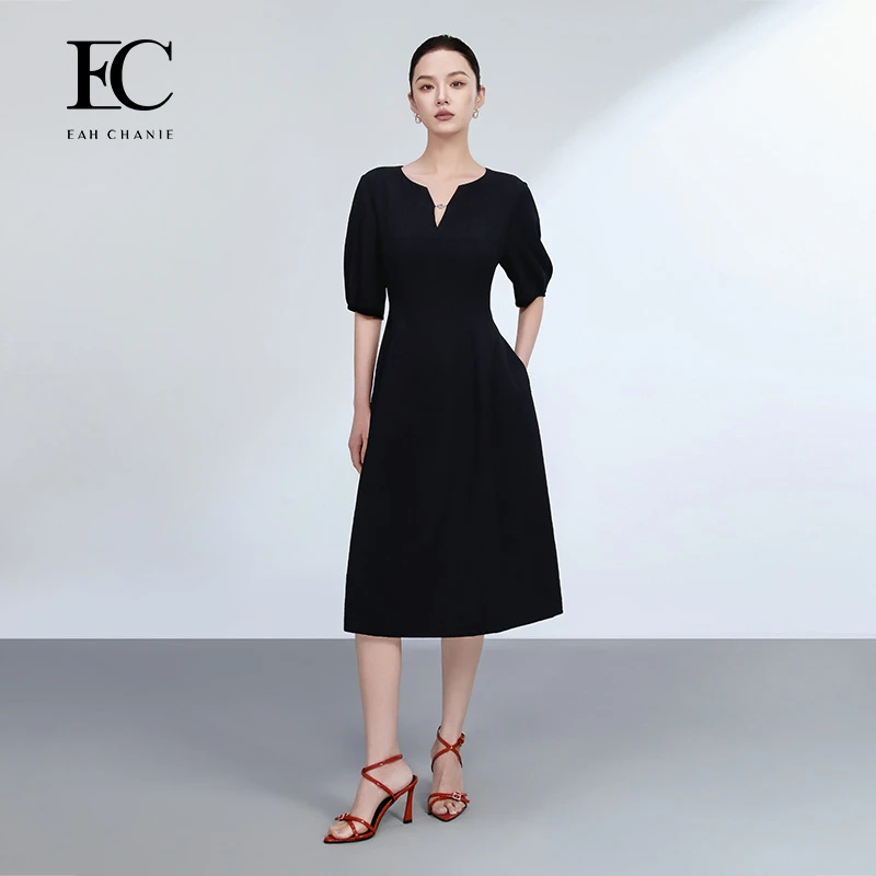 【午夜巴黎】奕辰2025夏季新款赫本风连衣裙法式小黑裙女9828DL316