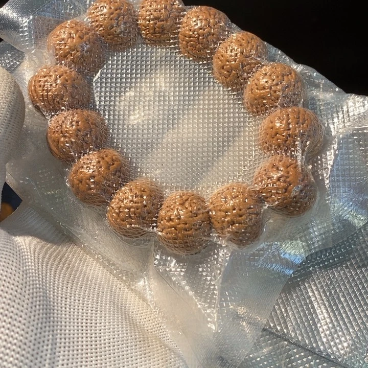 文玩核桃手串……33