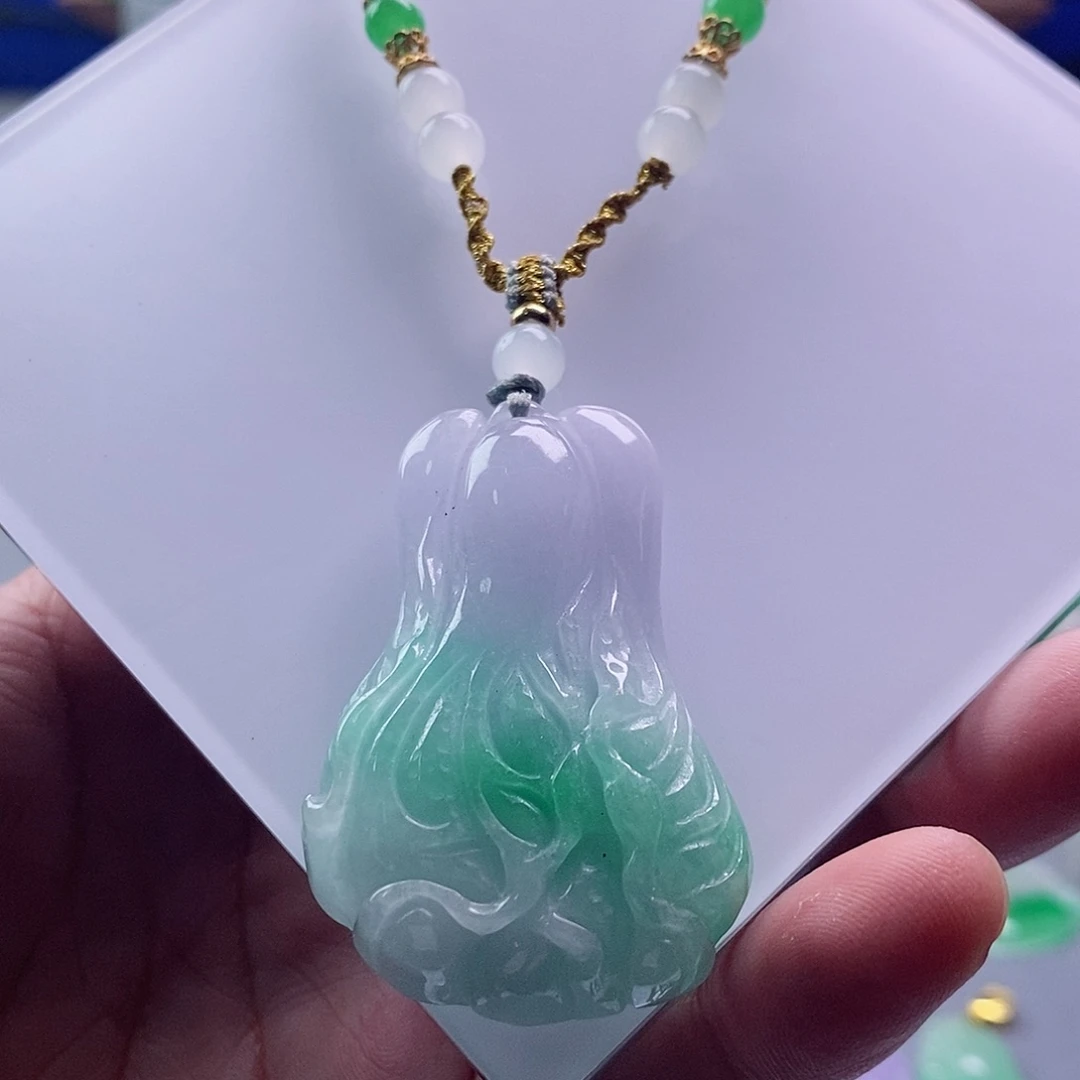 翡翠未镶嵌吊坠(赠链)