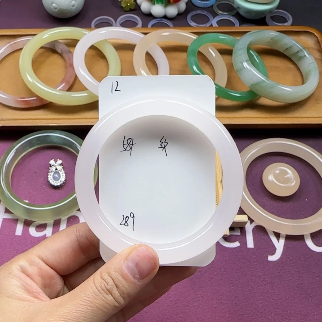 石英质玉手镯未镶嵌12