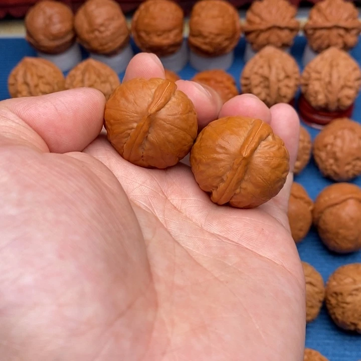 文玩核桃把件龙珠