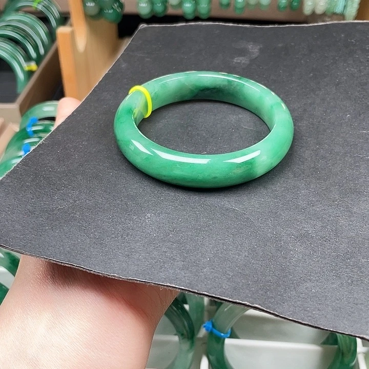 未镶嵌手镯石英质玉