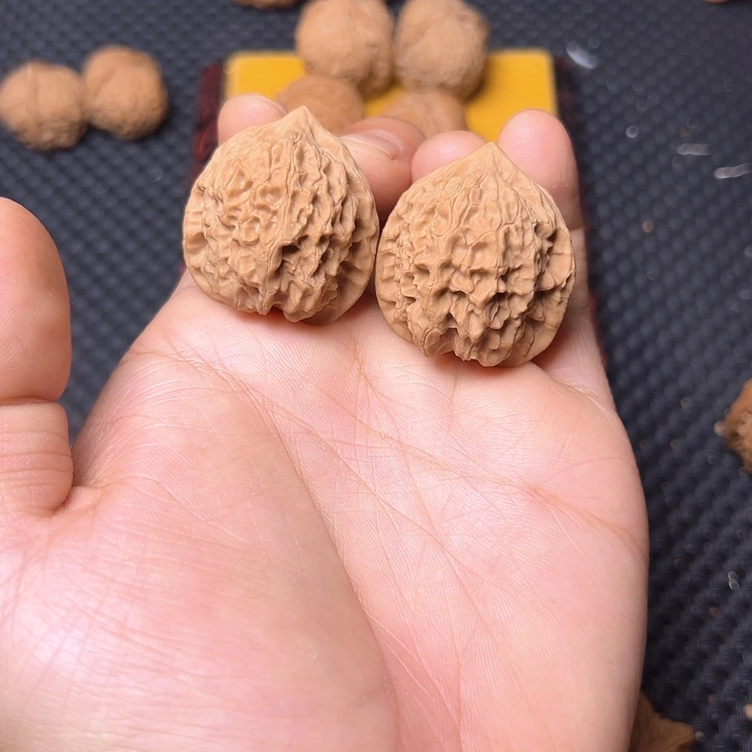 吊坠文玩核桃野生小金牛