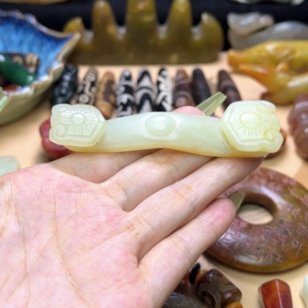 【闪购商品】蛇纹石玉未镶嵌颈饰