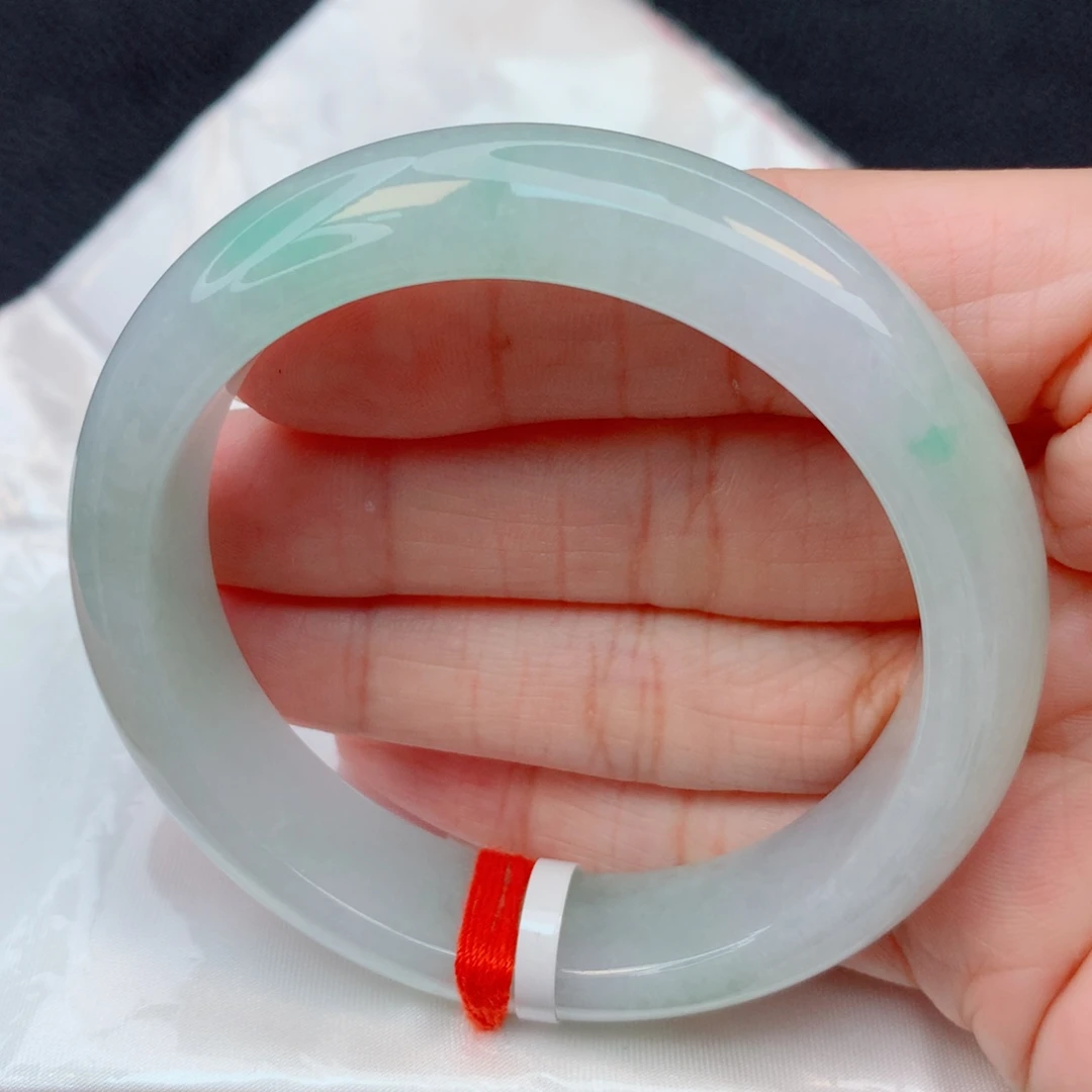 翡翠未镶嵌手镯55圈 细糯化飘果阳绿宽镯有长纹