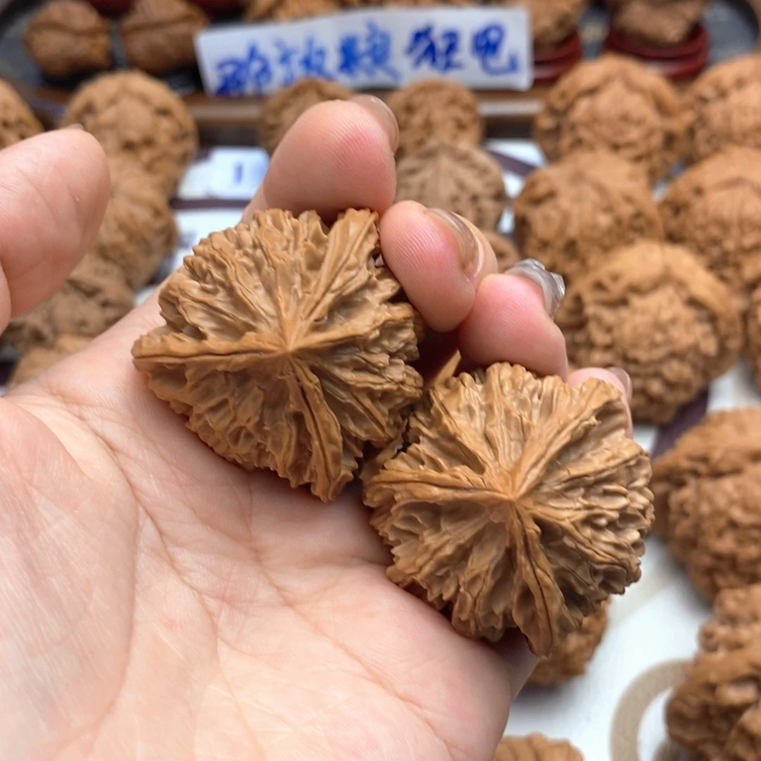 【闪购商品】文玩核桃把件以*159号玉麒麟奔