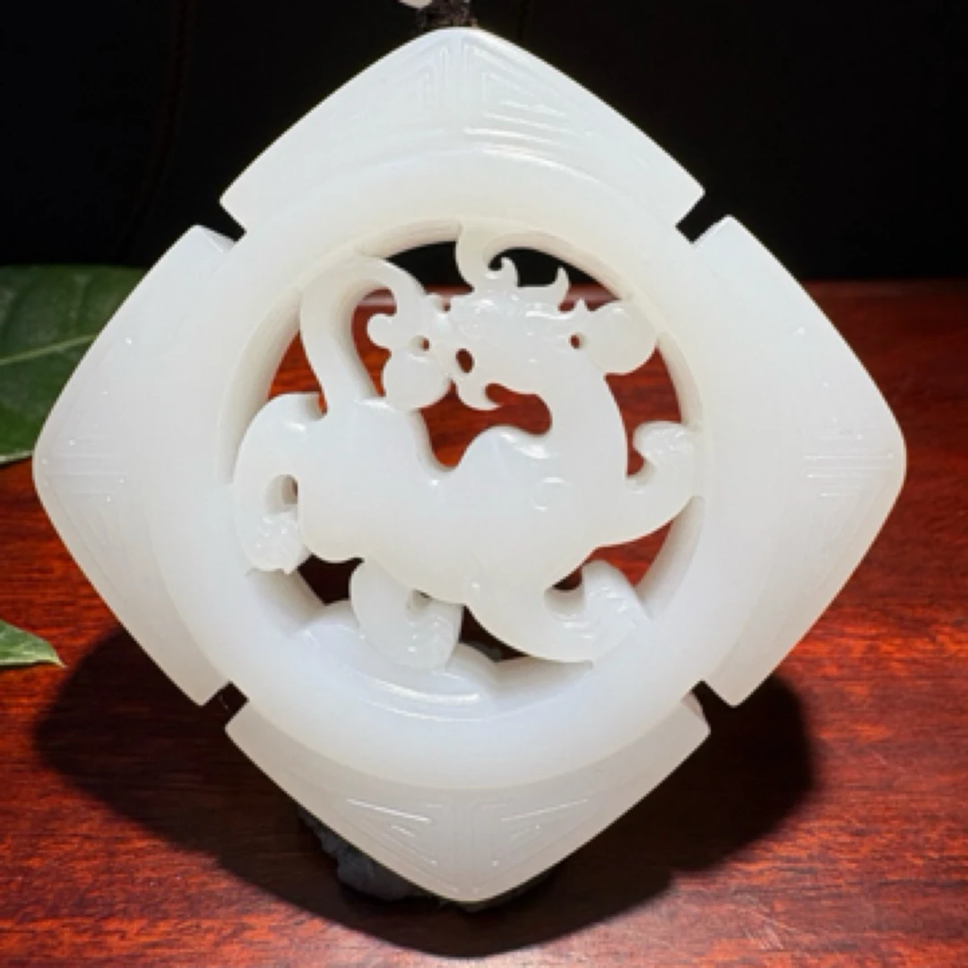 新疆和田玉羊脂级龙牌，仿古工艺，尽显精致，