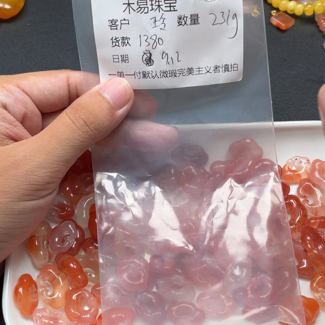 玲***儿未镶嵌配饰南红玛瑙