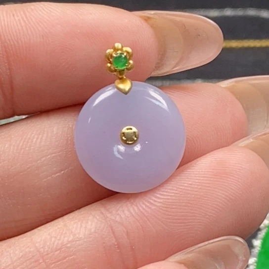 翡翠18K金镶嵌颈饰吊坠