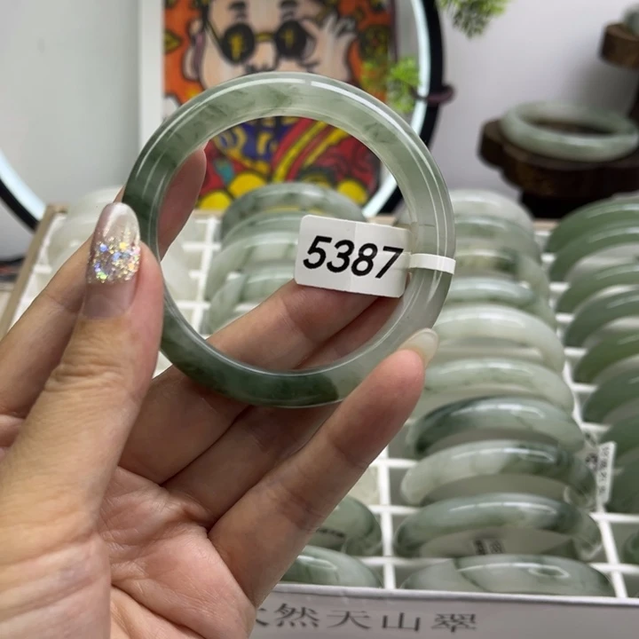石英质玉未镶嵌手镯5387