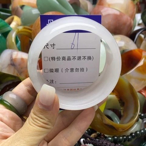 未镶嵌手镯石英质玉