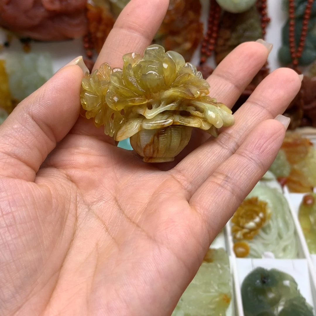 蛇纹石玉颈饰未镶嵌