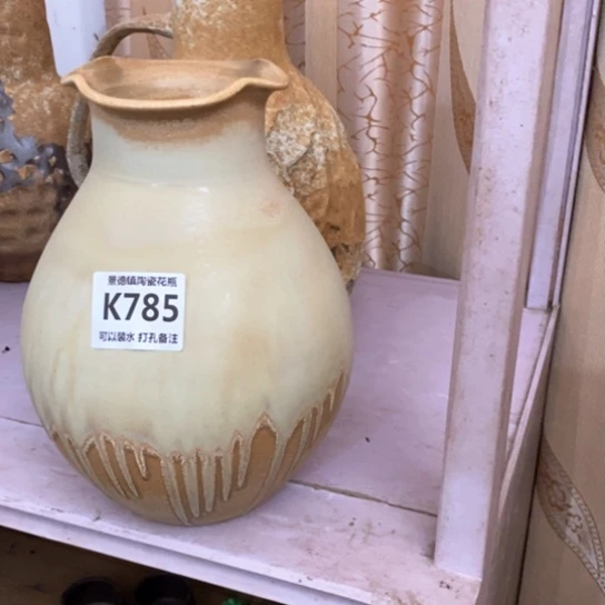 瓶景德镇陶瓷。景德镇的