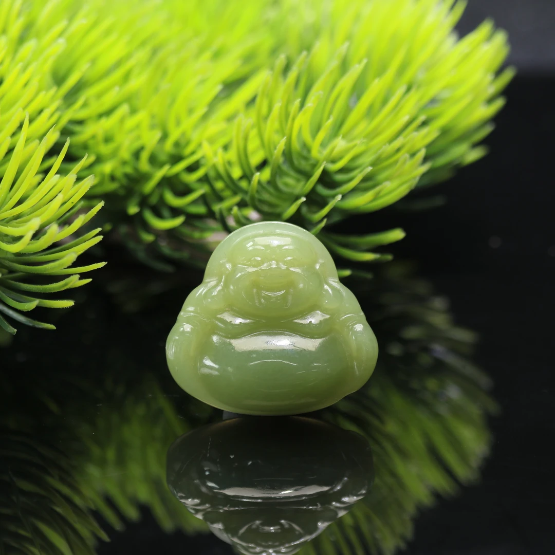 47和田玉冰晴水佛公挂件/100684保利厦门拍卖