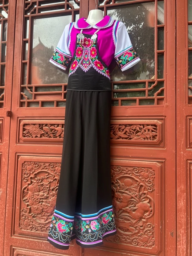 云南楚雄彝族机绣女士裤子套装含围腰飘带不含帽子