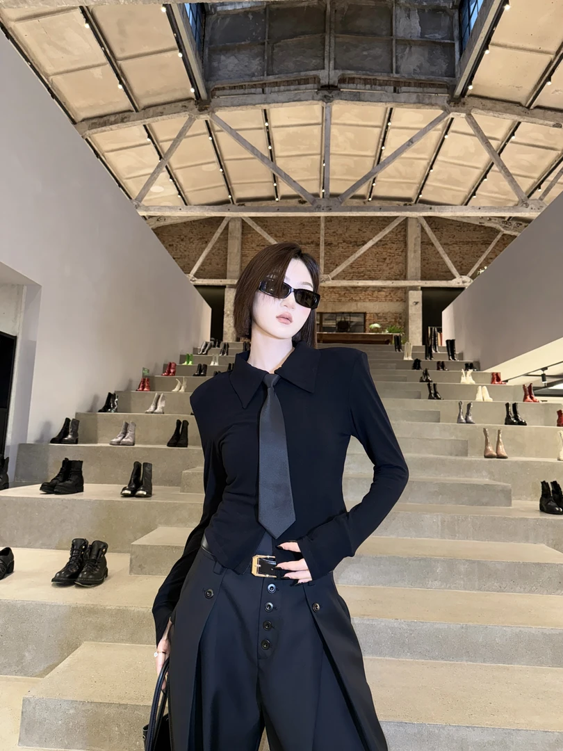 邓蕾婷【追逐潮流】秋季新款领带设计洋气小众修身显瘦时尚打底上衣