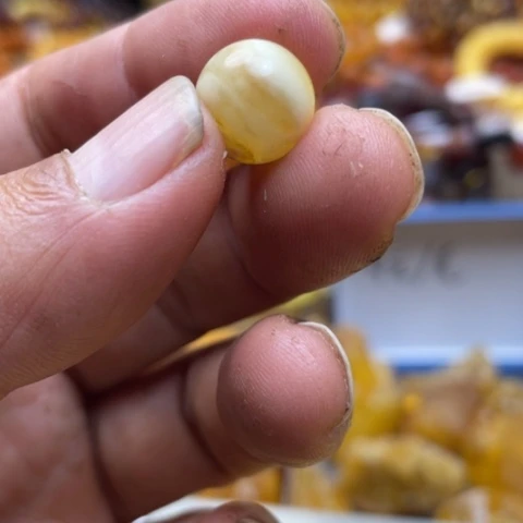 手串蜜蜡未镶嵌吊坠
