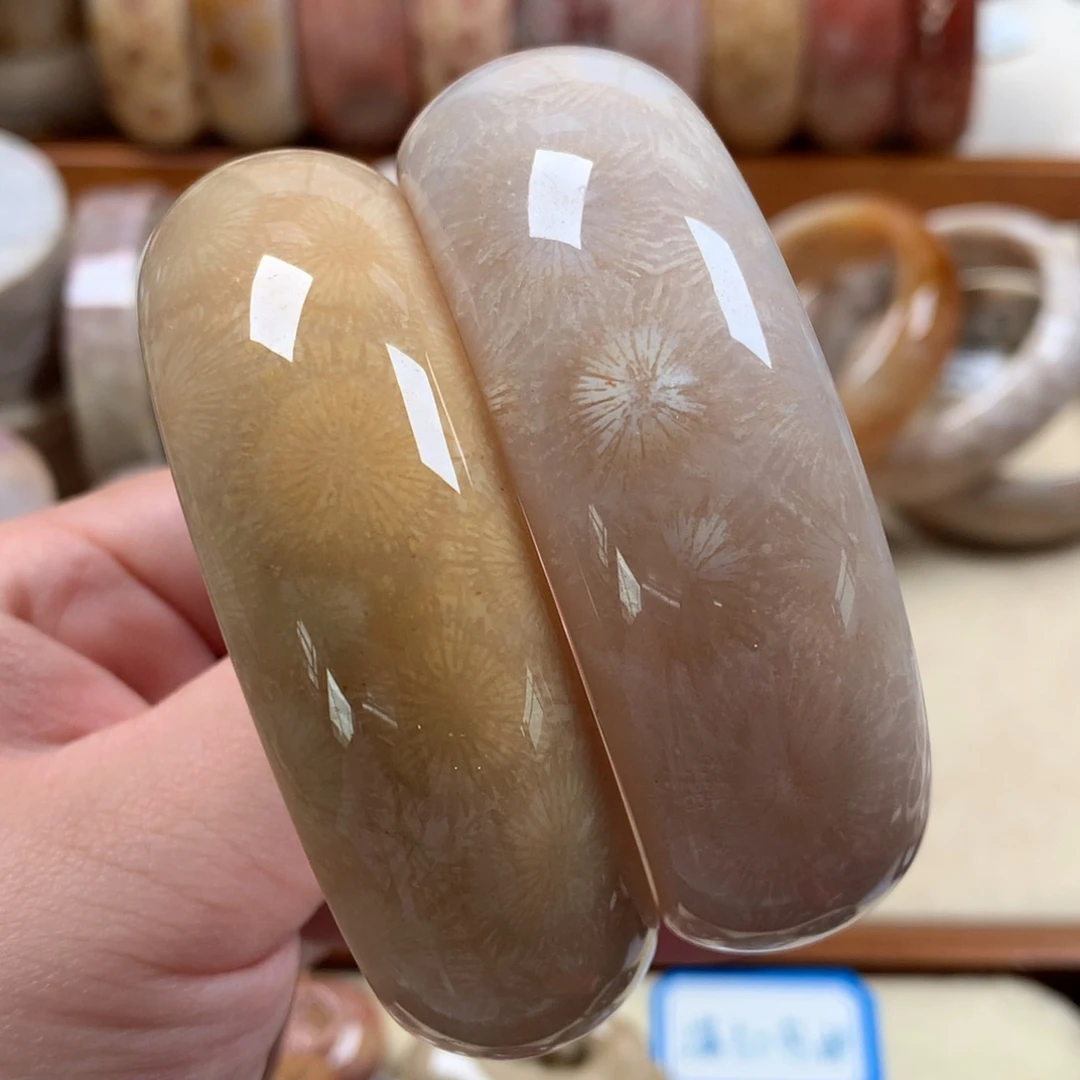 硅化珊瑚（珊瑚玉）大花57圈口漏1000/个，可挑。未镶嵌