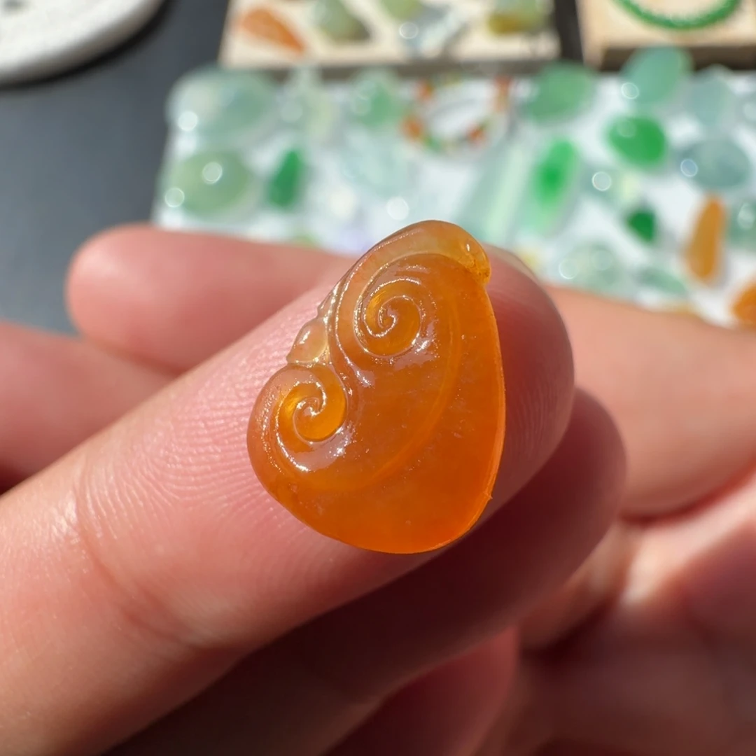 定制翡翠未镶嵌冰红翡如意