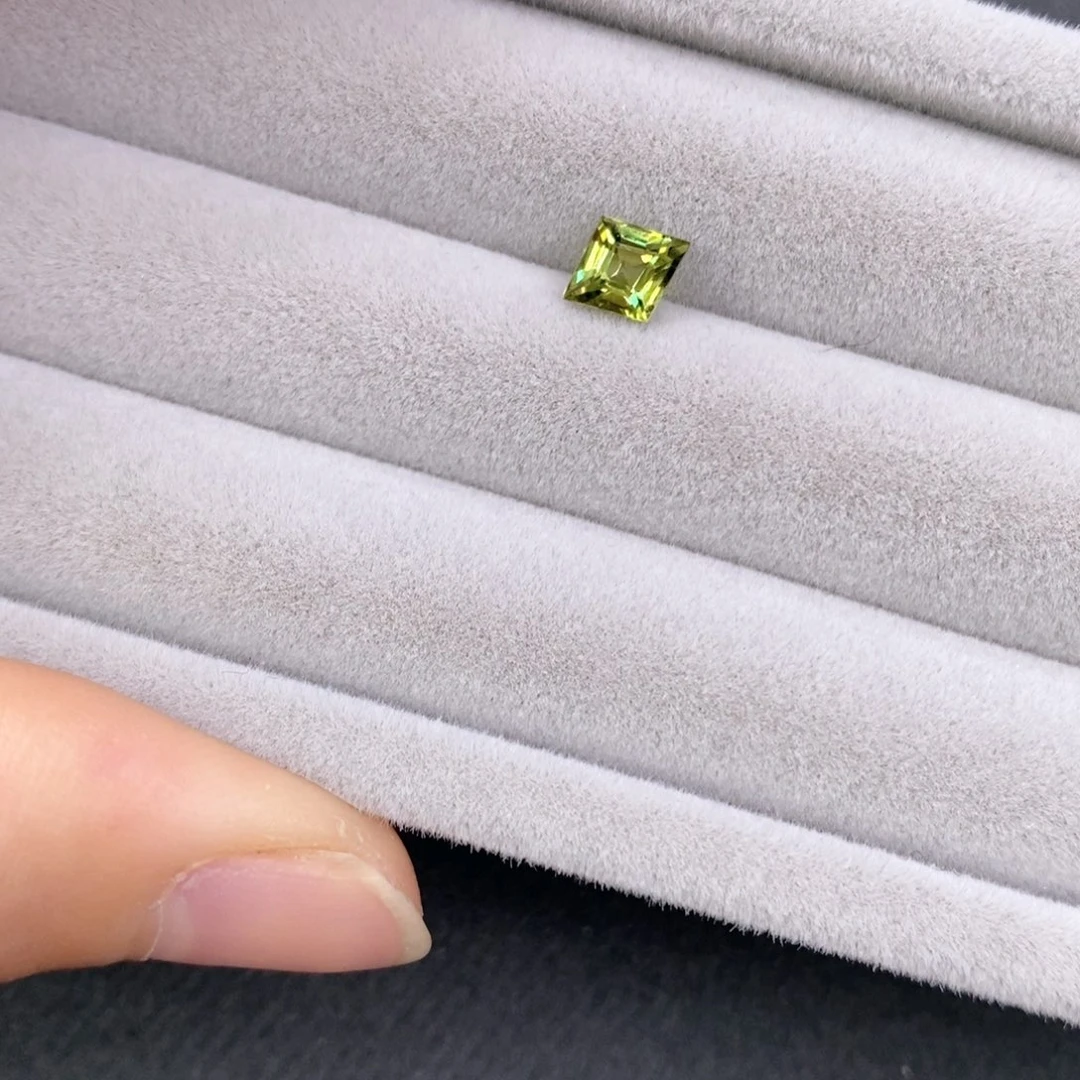 蓝宝石裸石未镶嵌