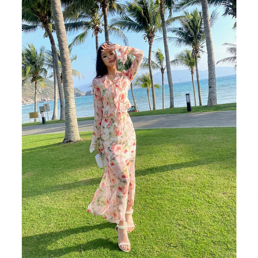 格润雅气质套装裙2025新款设计感V领碎花上衣包臀半身裙两件套