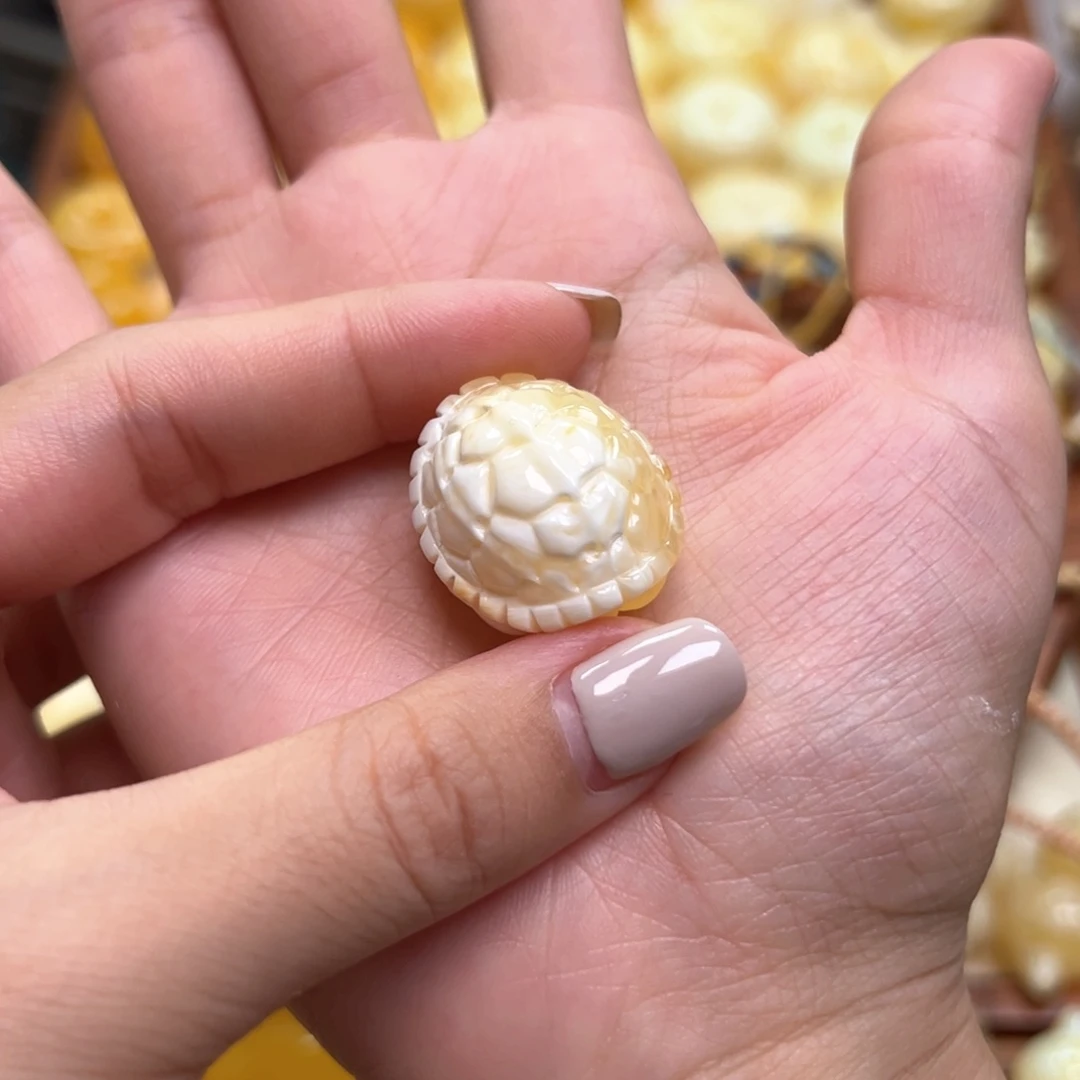 木****琥珀未镶嵌颈饰蜜蜡