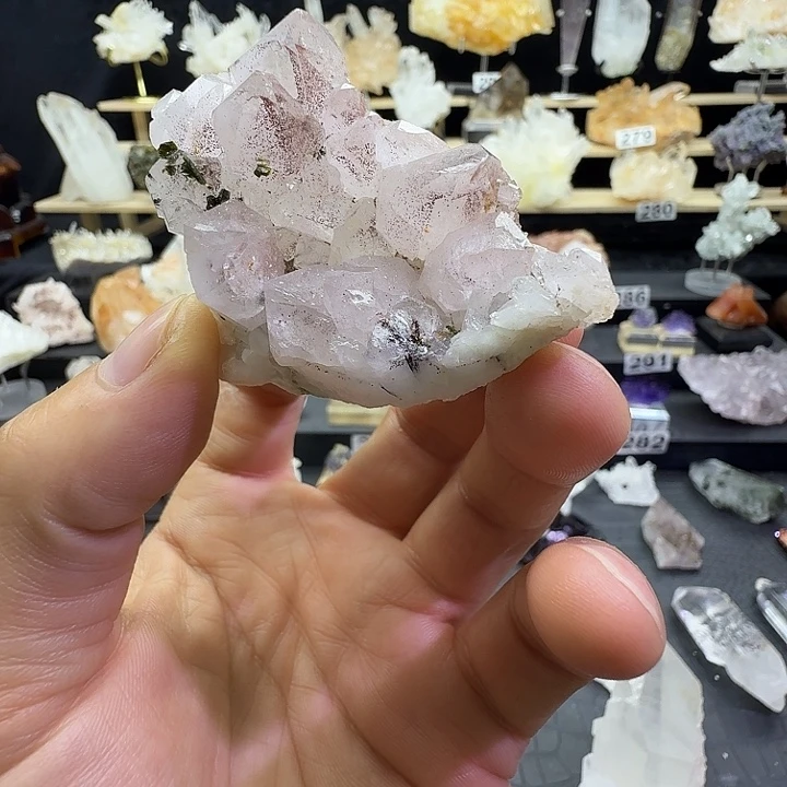 L***y石材天然水晶摆件