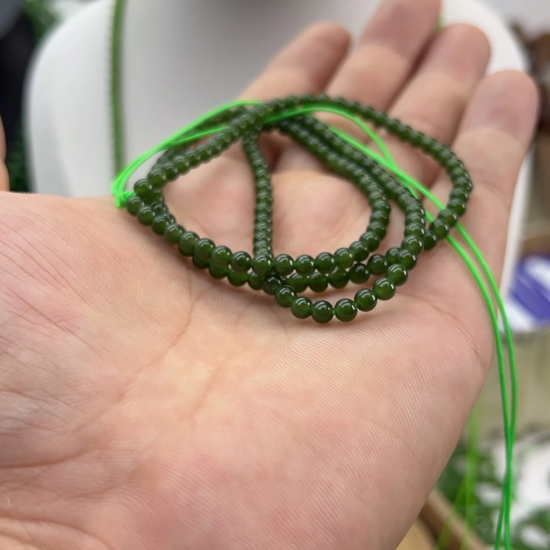 宛***和田玉（碧玉）未镶嵌颈饰卡4 菠菜 无黑 140颗