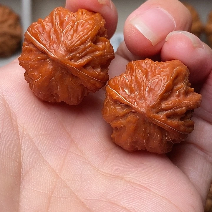 文玩核桃吊坠八棱