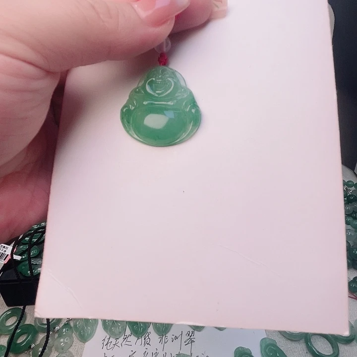 石英质玉未镶嵌颈饰佛公
