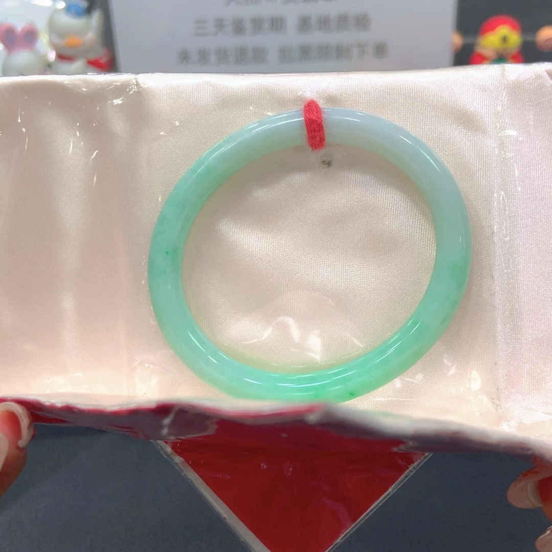翡翠未镶嵌手镯54贵妃