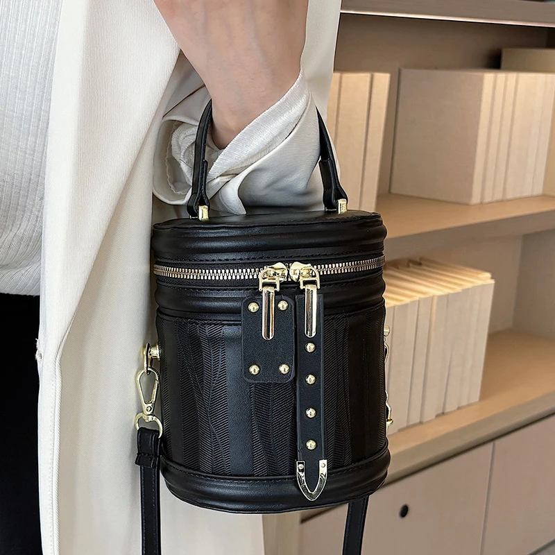 2025小众新款单肩斜挎手提水桶女包时尚高颜值简约潮流通勤包包女