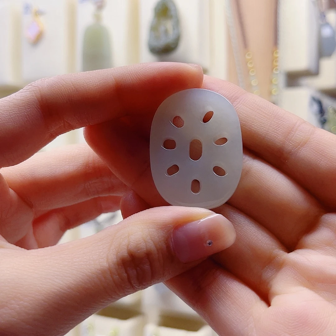 侠***仔和田玉未镶嵌吊坠(赠链)