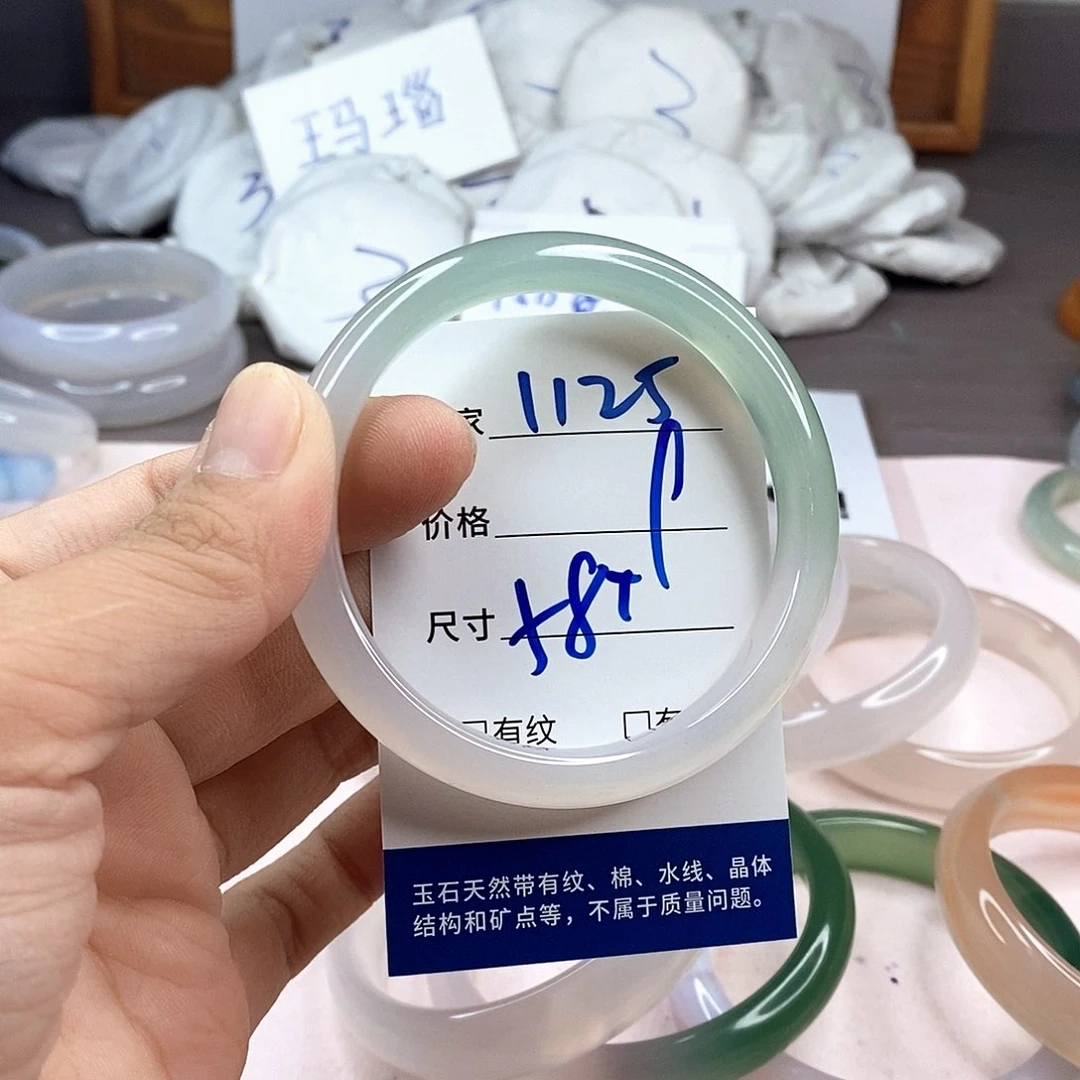 玛瑙/玉髓手镯未镶嵌1125