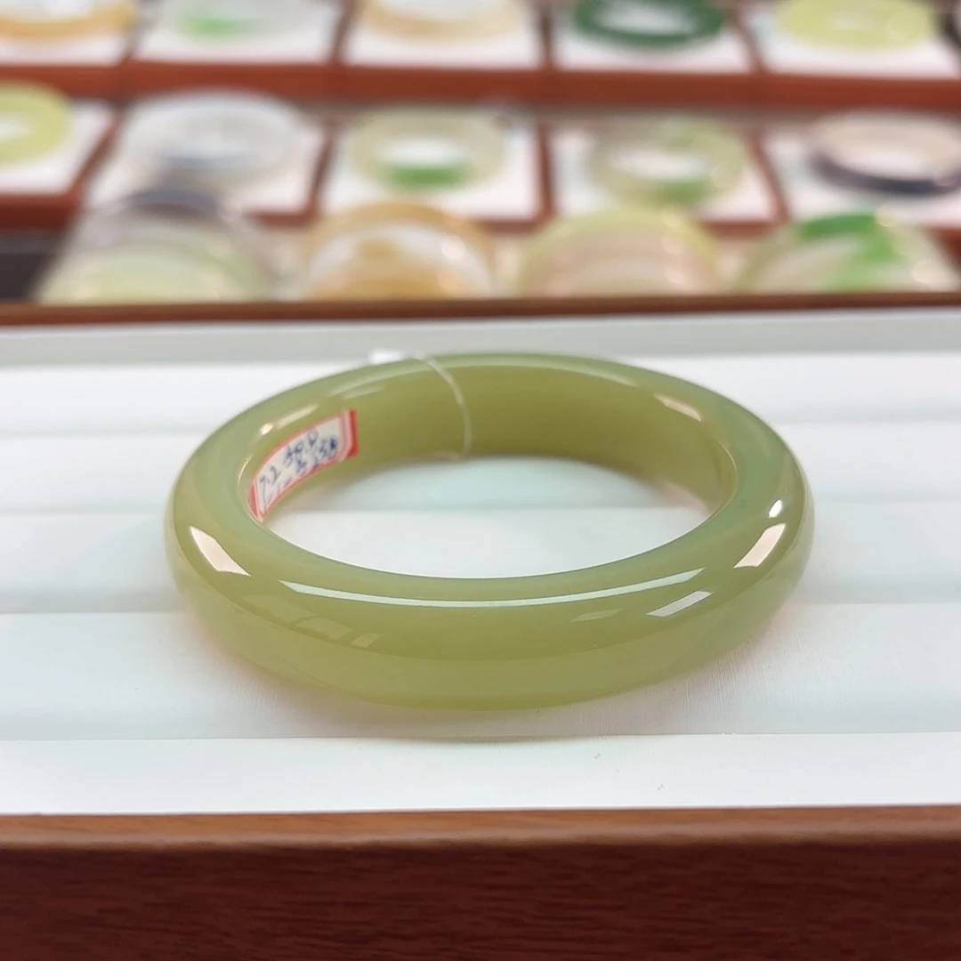 和田玉未镶嵌手镯【若羌青黄口 牛油果绿】