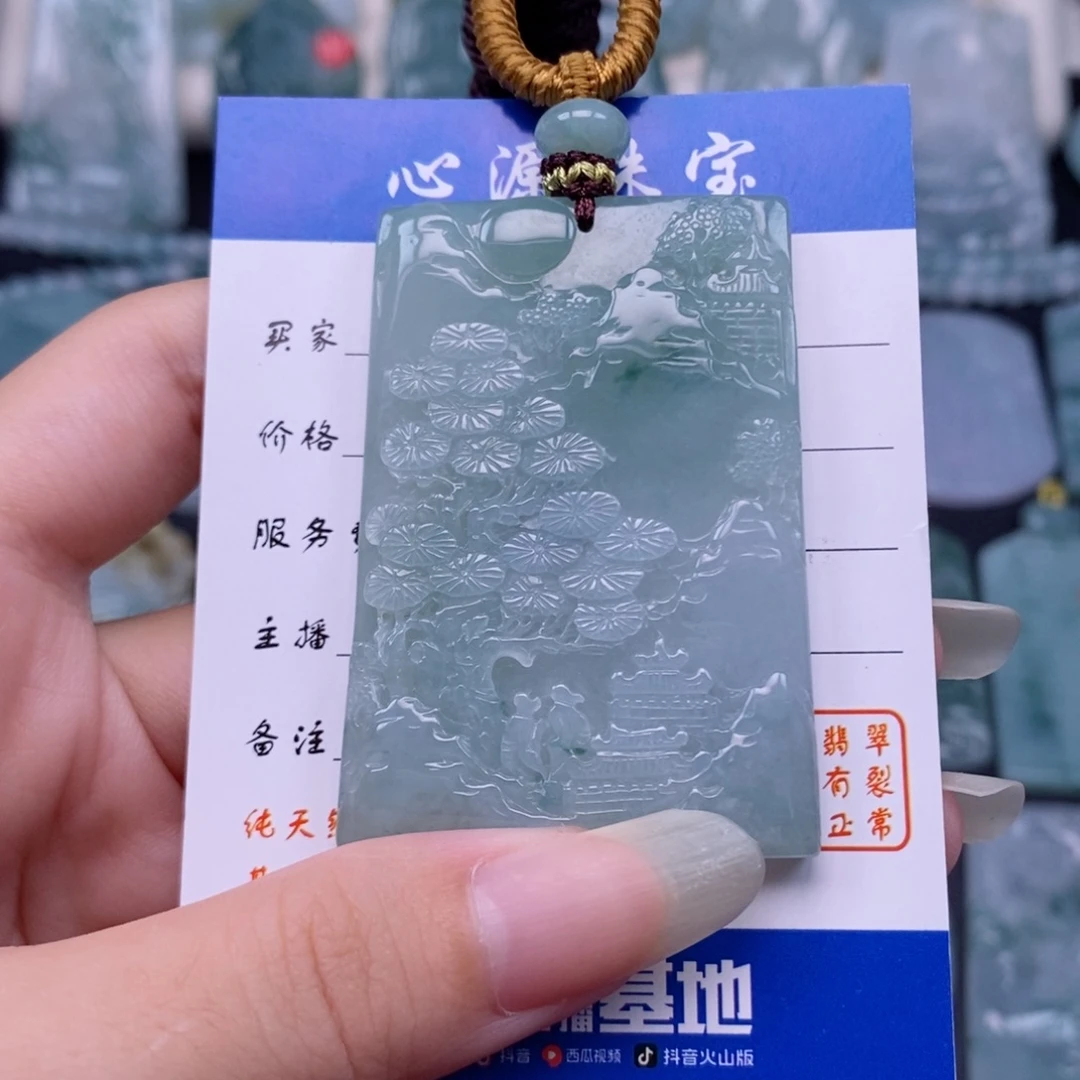 翡翠未镶嵌颈饰山水