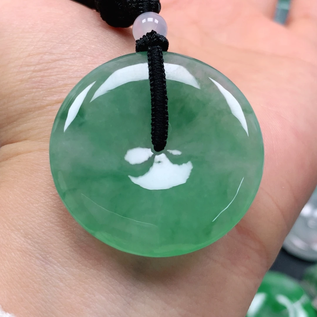 翡翠颈饰未镶嵌夏*?天然翡翠