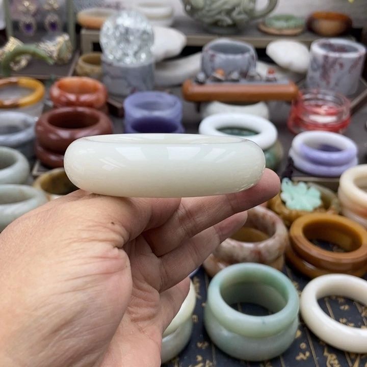石英岩玉未镶嵌手镯奶白