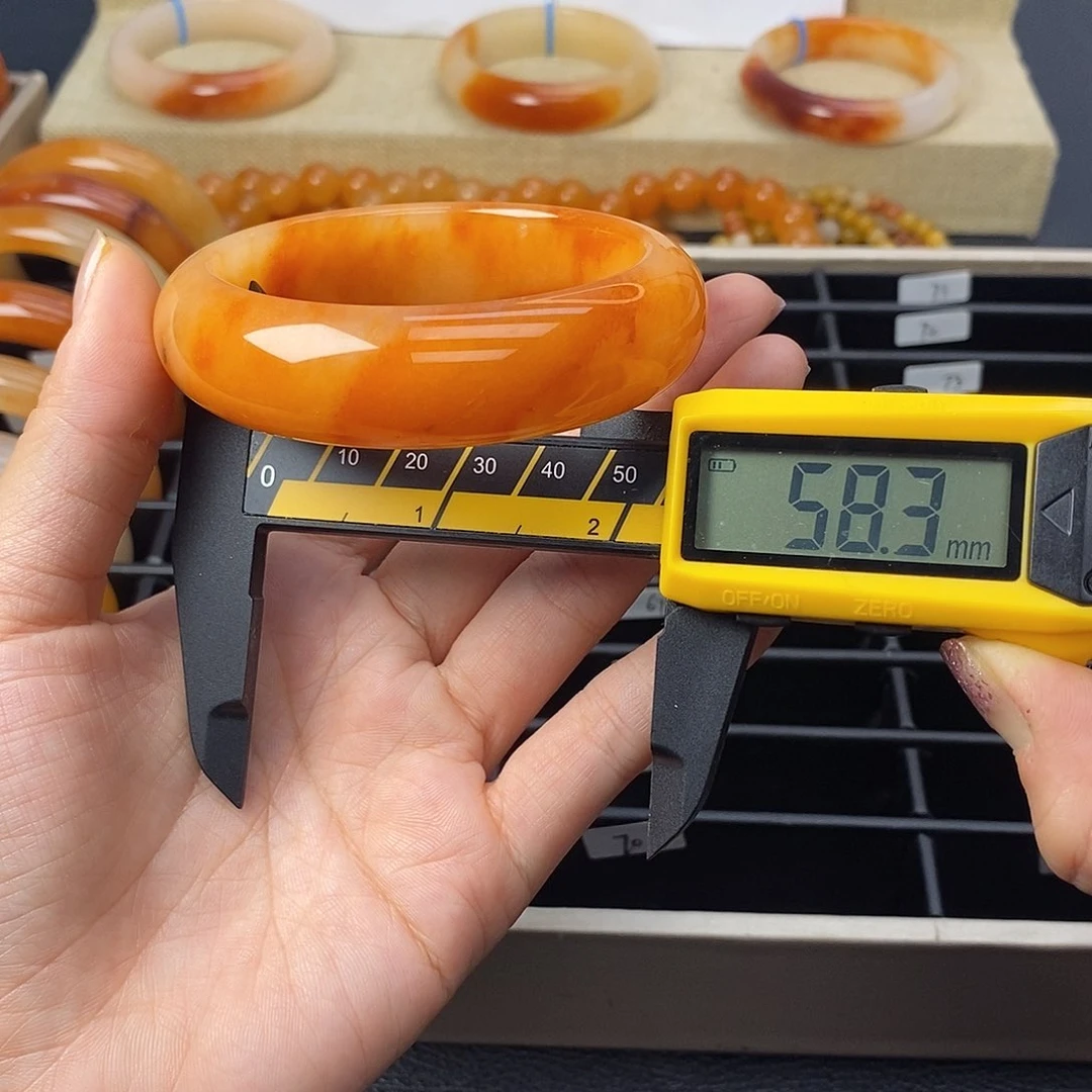 未镶嵌石英质玉（黄龙玉）手镯49号