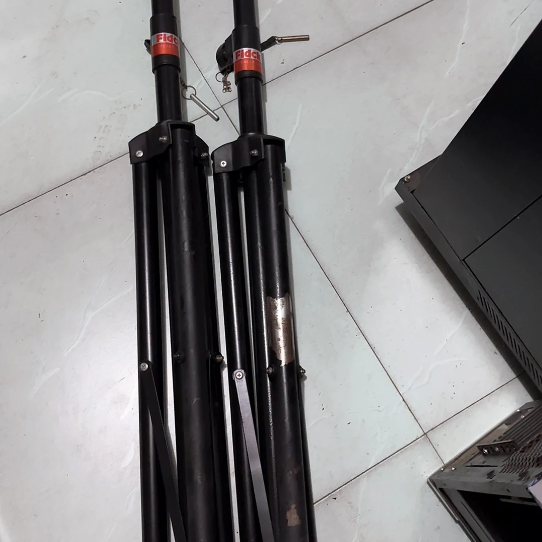 8新音响书架一对 成色如图 旧 不包邮