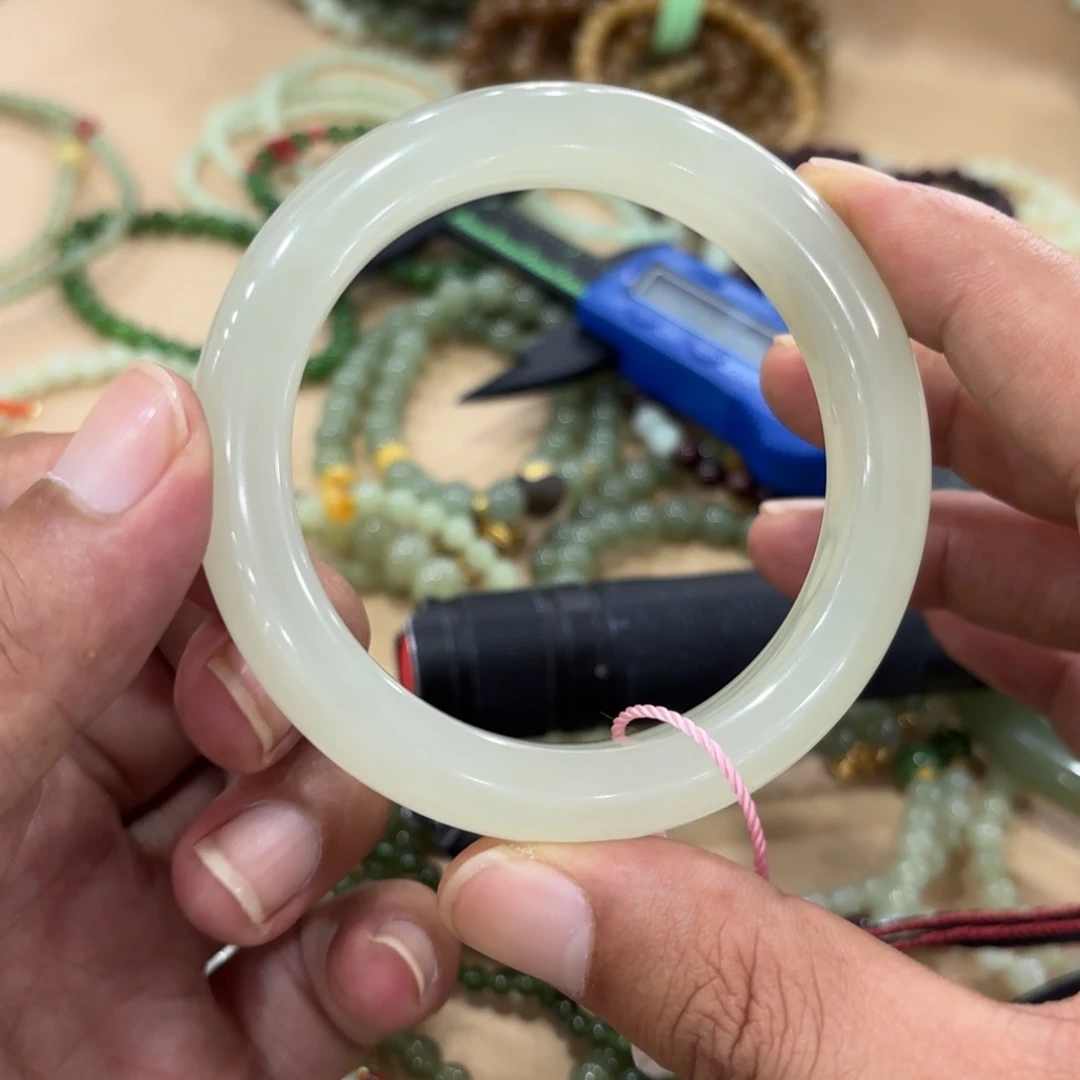 颈饰未镶嵌和田玉冰晴白手镯55.8圈口