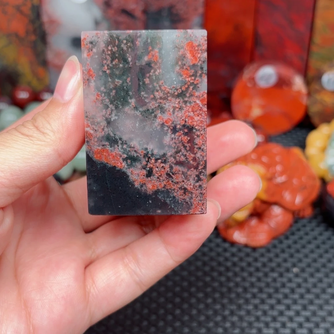 玉桂林鸡血玉印章摆件