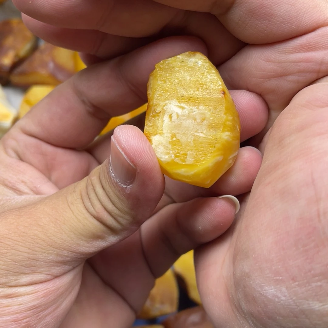 定制蜜蜡未镶嵌多*水原石