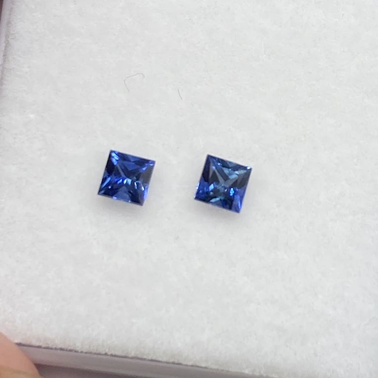 天然皇家蓝宝石方3.重0.33克拉