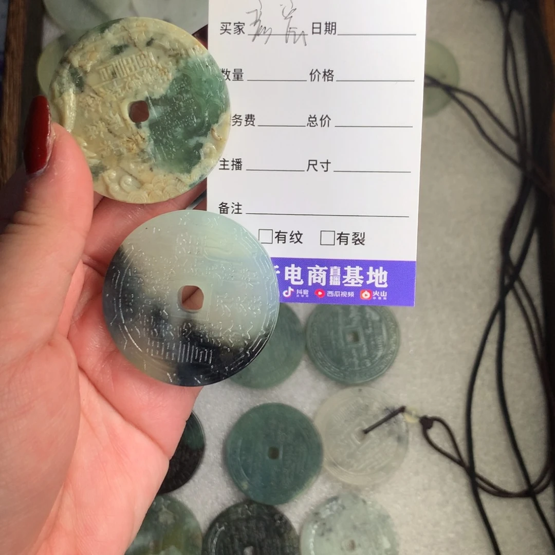 蛇纹石玉颈饰未镶嵌彦****）