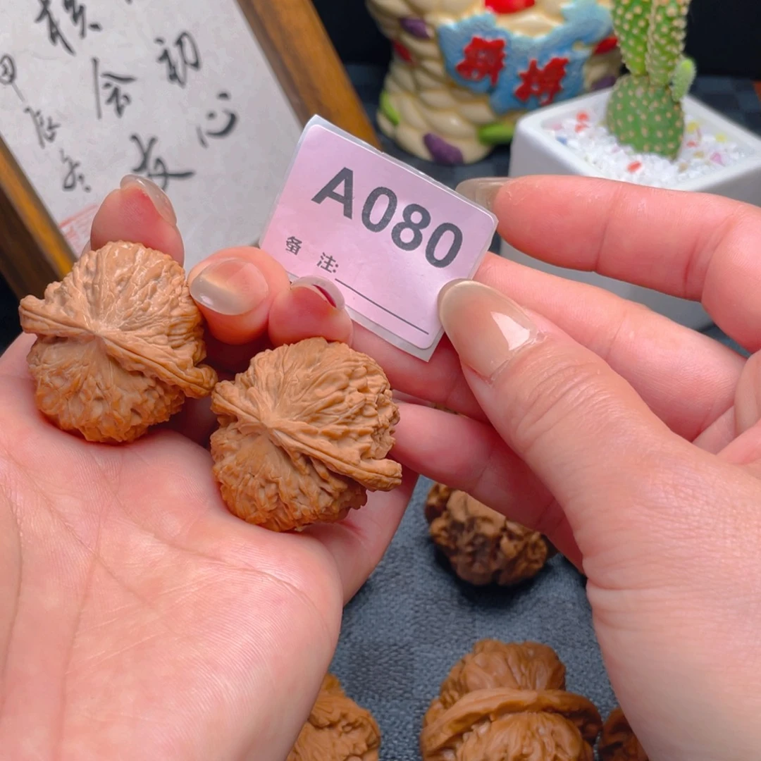 文玩核桃把件三角白38