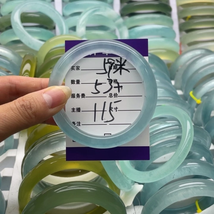 未镶嵌手镯石英质玉