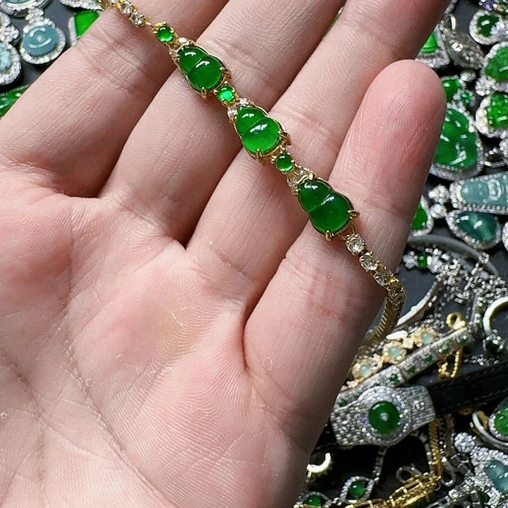 翡翠颈饰未镶嵌天然A货翡翠放漏