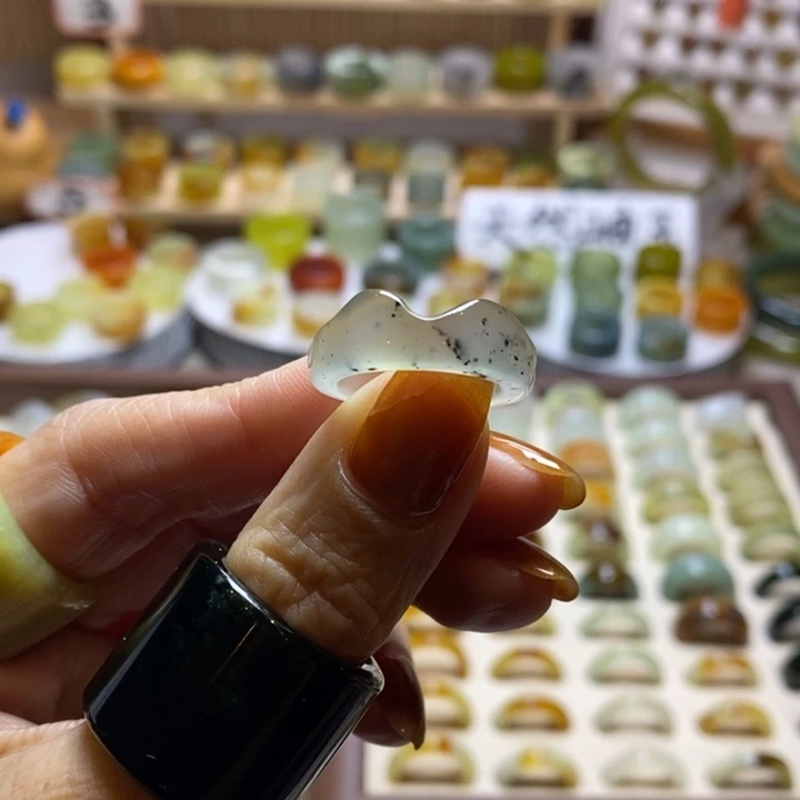 岫玉未镶嵌戒圈岫玉精品指环内径 16 到 19 随机发一个