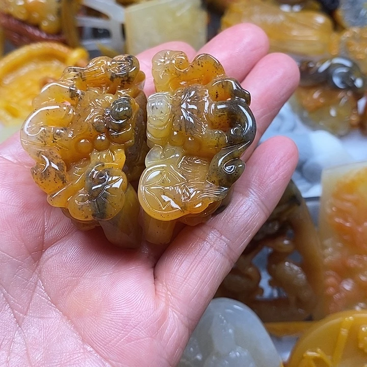 石英质玉（黄龙玉）合金颈饰